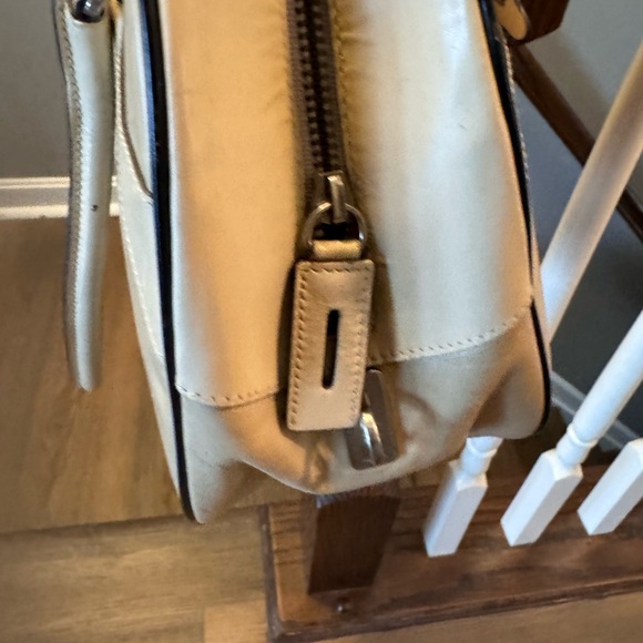 Vintage Prada Vitello Drive Bowler Bag. Classic and chic! - Picture 5 of 14